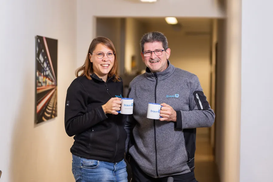 Zwei Kollegen in der Kaffeepause
