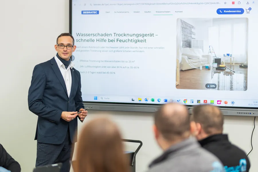 Präsentation der Sichtbarkeit bei Google am Bildschirm
