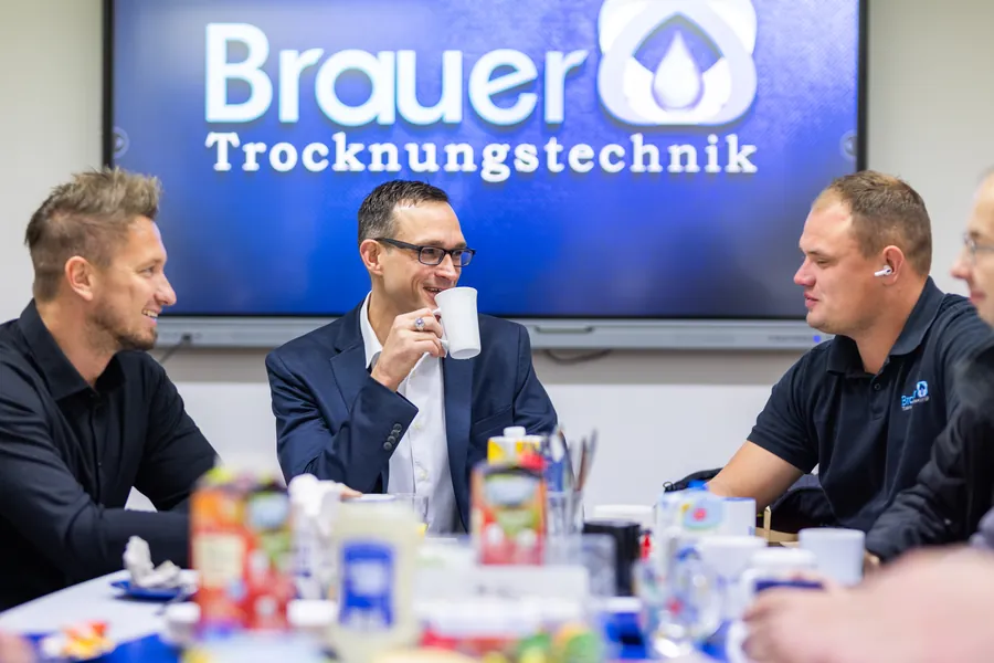 Team beim gemeinsamen Frühstück