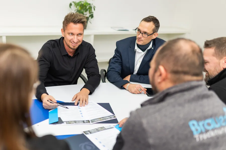 Team-Besprechung bei Brauer